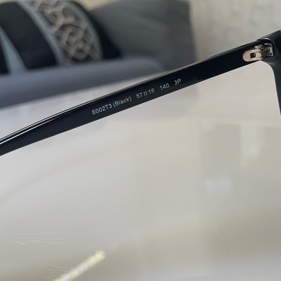 COACH Women’s Sunglass Black Dark Gray Gradient Polarized - Like New - Picture 4 of 8